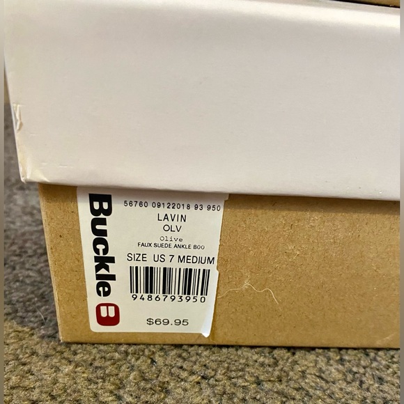 SOLD*Suede Booties - size 7 - Like New - Picture 2 of 4